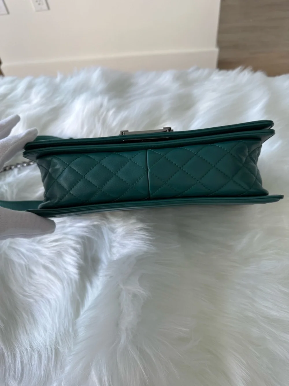 CHANEL: ✨RARE ✨Medium Teal Boy Bag *AUTHENTICATED* - Picture 4 of 15